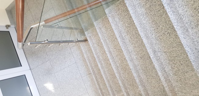 Stopnica granitowa szara płomieniowana Bianco Sardo G602 150x33x3 cm