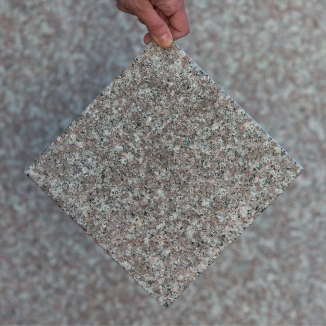 Stopnica granitowa brązowa płomieniowana Królewski Brąz G664 180x33x2 cm