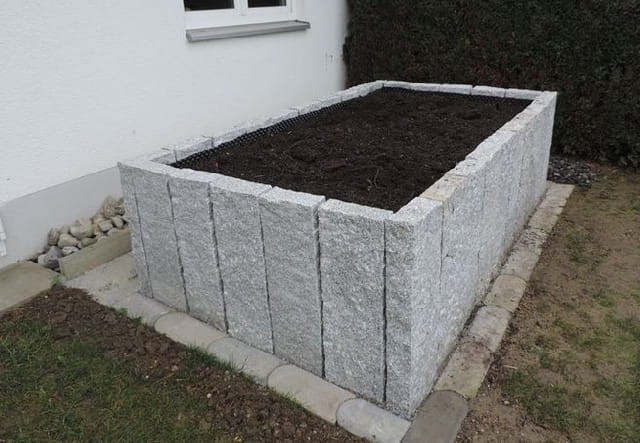 Palisada granitowa 100x20x5 cm (G603) do ogrodu. Doskonały wybór do oddzielania rabat kwiatowych, wykańczania ścieżek i stabilizowania skarp. Surowy i nowoczesny design.