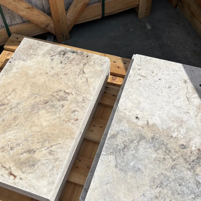 Trawertyn Silver Latte Bębnowany 61x61x3 cm | Płytka ogrodowo-tarasowa