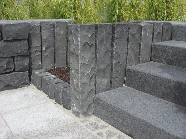 Ogrodowa Palisada Granitowa Łupana G690 Bazalt Black 100x10x10 cm