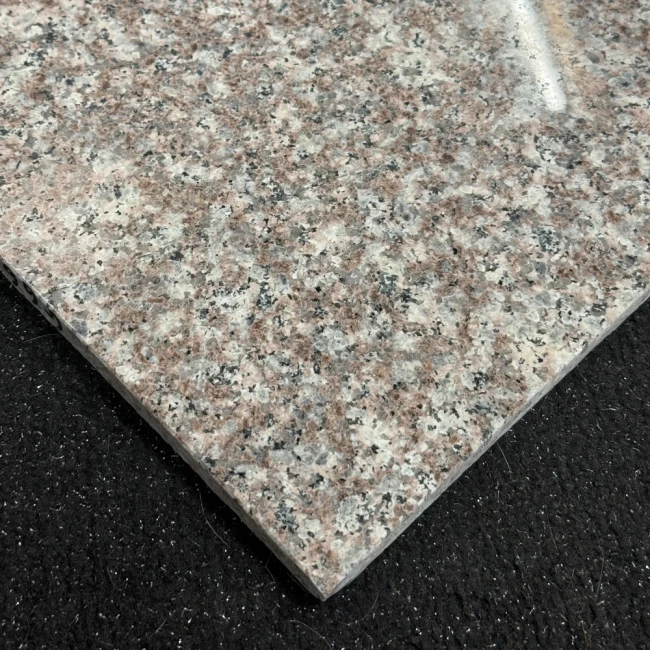 Płytka granitowa brązowa polerowana G664 60x60x1,5 cm