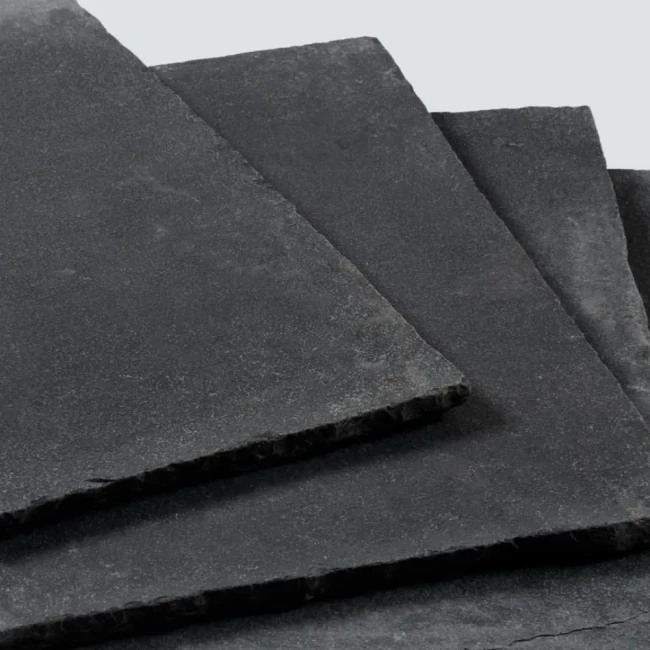 Płytka Kadappa Black Limestone Naturalna Bębnowana 40x40x3 cm