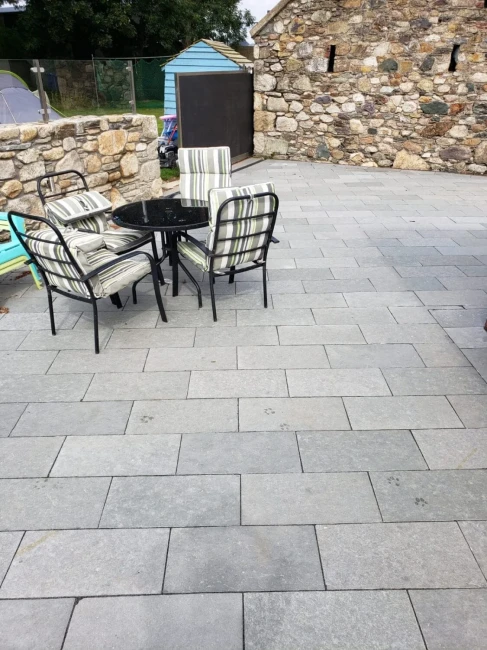 Tandur Graue Kalksteinfliese, halbpoliert, getrommelt, 20 x 20 x 1,5 cm