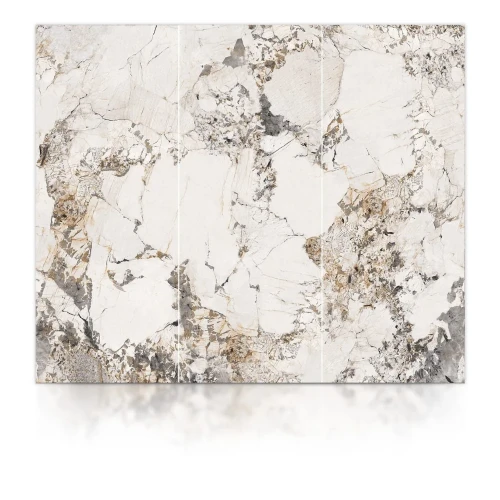 Querschnitt der WPC-Platte Crystal Stone mit sichtbaren Schichten und glänzender Oberfläche