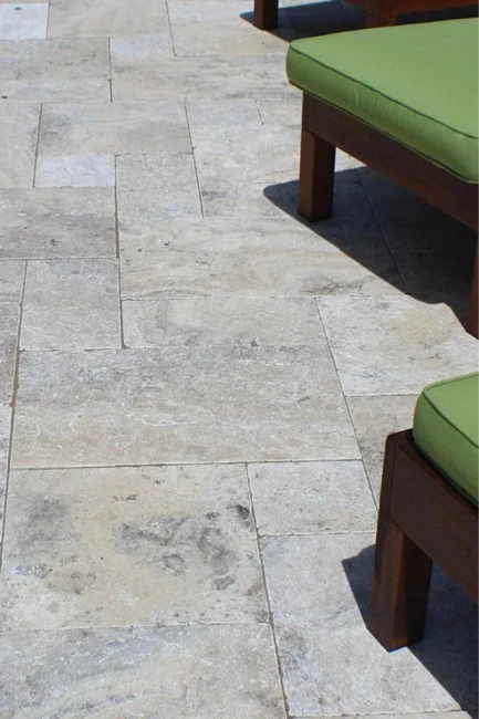 Trawertyn Silver Latte Bębnowany 1,2 cm | Komplet Rzymski 0,742 m2  Realizacja