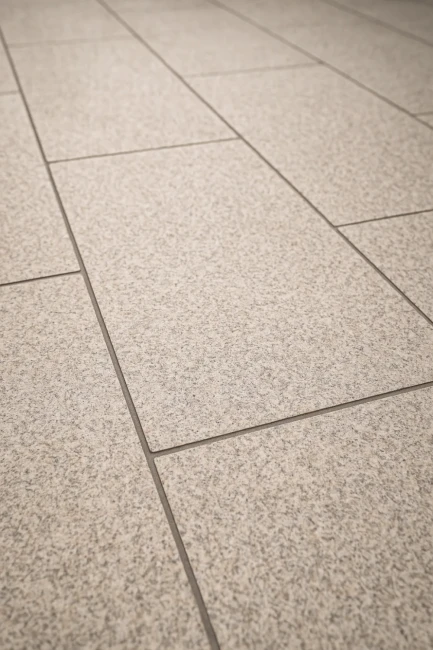 Płytka granitowa beżowo szara płomieniowana G682 40x60x2 cm