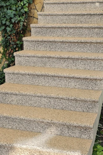 Schodek granitowy żółty G682 polerowany Bullnose 120x35x2 cm