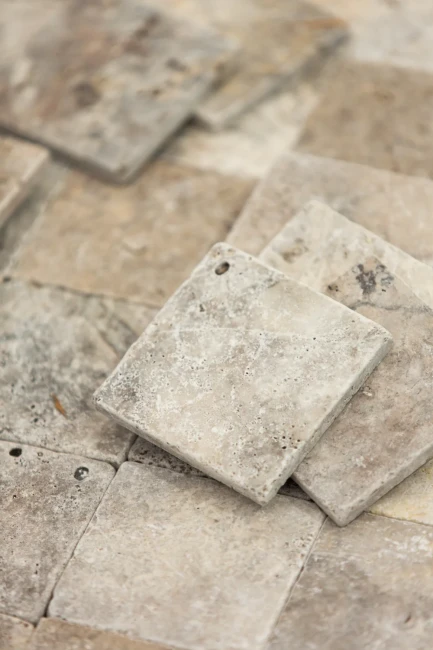 Kamień Dekoracyjny Trawertyn Ash Kostka Bębnowana 10x10x1 cm