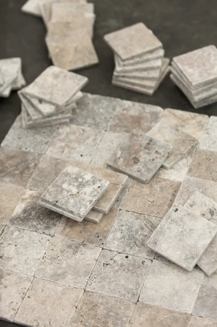 Kamień Dekoracyjny Trawertyn Ash Kostka Bębnowana 10x10x1 cm