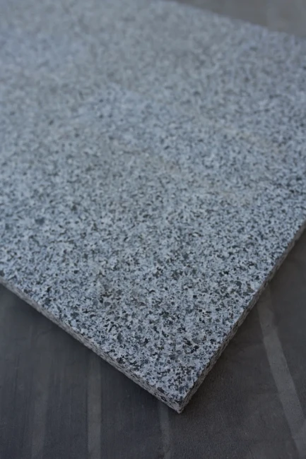 Stopnica granitowa Dark Grey New G654 płomieniowana 150x33x2 cm