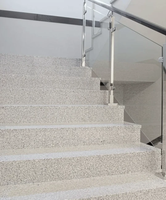 Schody wewnętrzne na klatce schodowej w powierzchni komercyjnej z granitu w kolorze G603