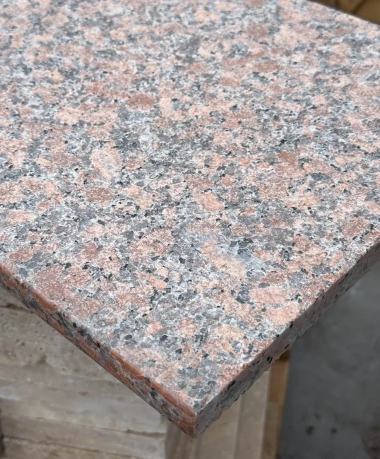 Płytka Granitowa Czerwona Płomieniowana Maple Red G562 60x60x2 cm