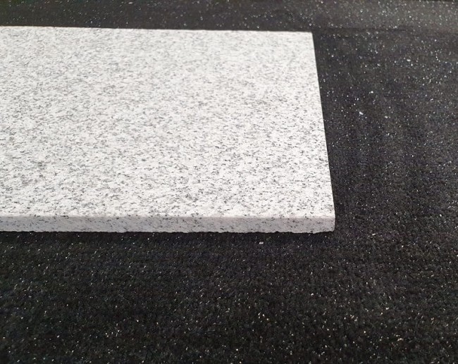 Płytka granitowa szara płomieniowana G603 New 30,5x61x1 cm