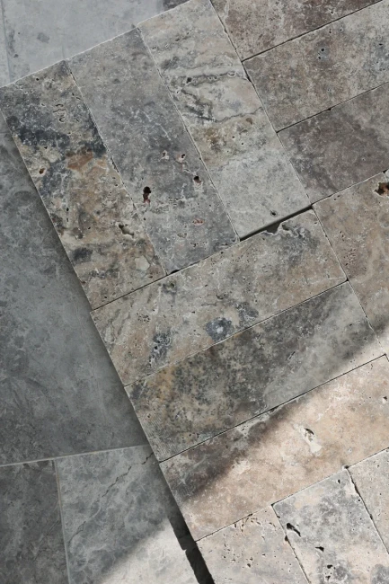 Kamień Dekoracyjny Trawertyn Ash Bębnowany 10×30,5 cm