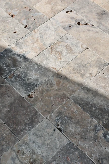 Kamień Dekoracyjny Trawertyn Ash Bębnowany 10×30,5 cm