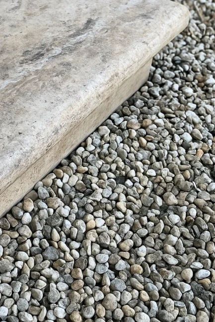 Trawertyn Parapet / Stopnica kamienna Silver Latte Bębnowany 135x35x3 cm Bullnose