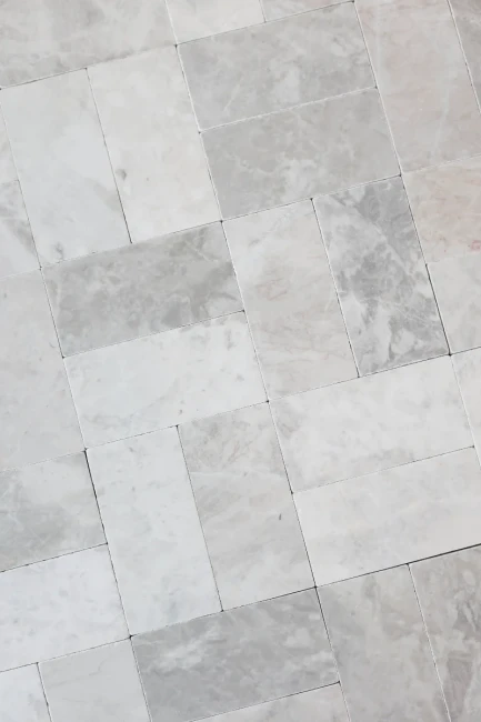 Płytka marmurowa Bębnowana Royal White 7,5x15x1 cm