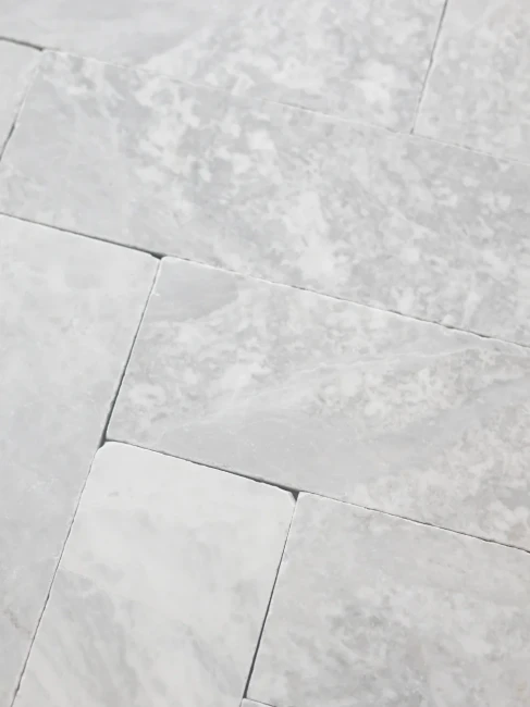 Płytka marmurowa Bębnowana Szlifowana Royal White 10x30,5x1 cm