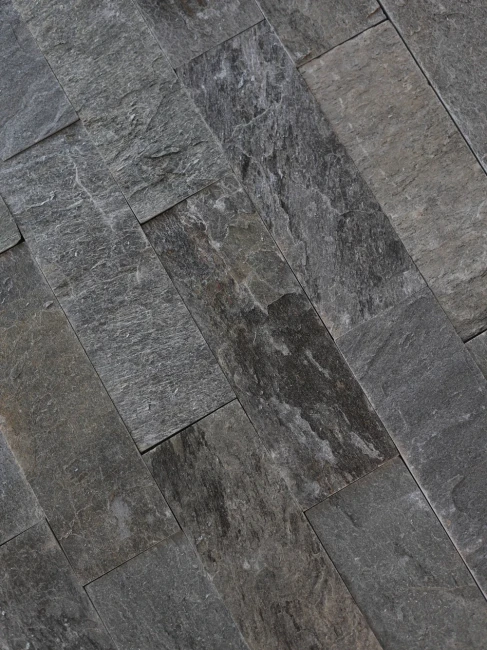 Kamień elewacyjny kwarcytowy Silver Shine Brick 10x30 cm