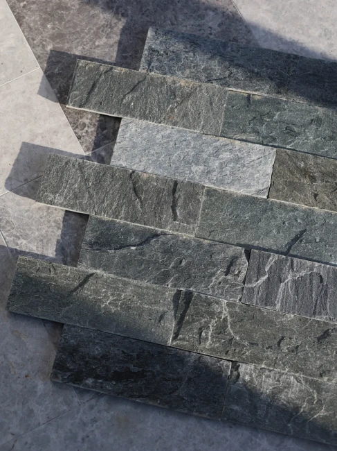 Kamień elewacyjny kwarcytowy Silver Shine Brick 10x30 cm