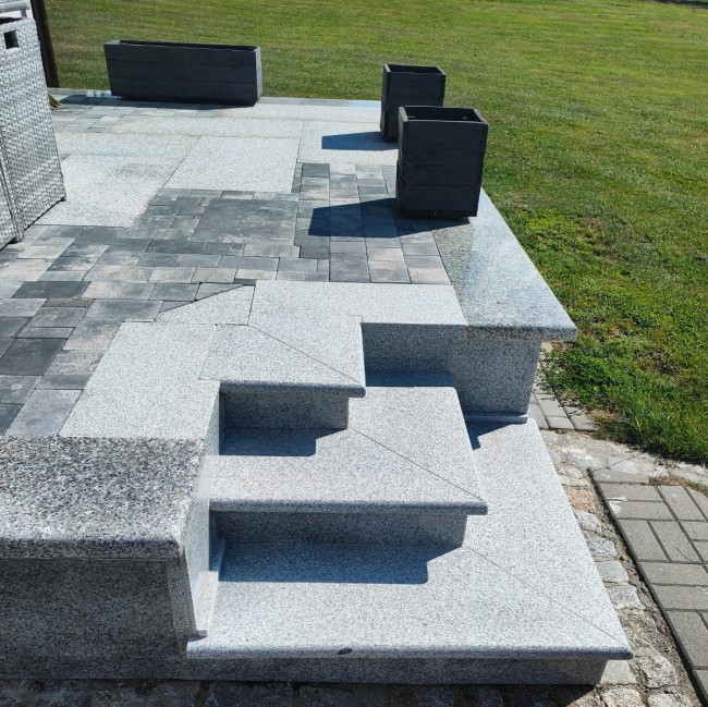 Zestaw Stopnica Granitowa Płomień G603 Bullnose 135x35x2 + Podstopnica Poler 135x15x2 cm