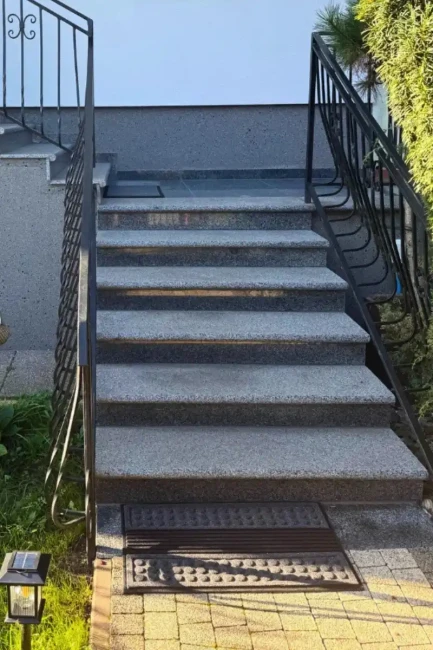 Zestaw Stopnica Płomień + Podstopień Poler Granitowy Dark Grey G654 Bullnose 100x35x2 / 100x15x2 (