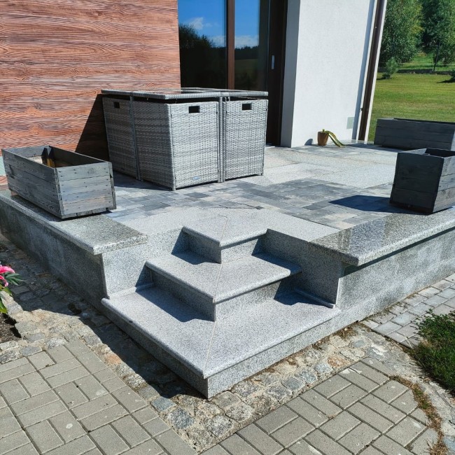 Schodek granitowy szary płomieniowany G603 Bullnose 120x35x2 cm